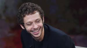 Rossi is widely considered to be one of the greatest motorcycle racers of all time. Valentino Rossi Wird 40 Das Alter Kann Ihm Nichts Anhaben Eurosport