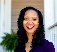 Naomi Burr's Instagram, Twitter & Facebook