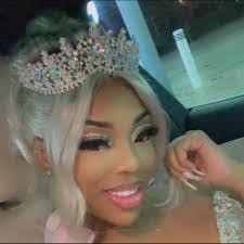 Keshia Holmes's Instagram, Twitter & Facebook