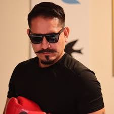 Aaron Robles's Instagram, Twitter & Facebook