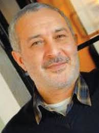 Dram filmler kategorisinde yer alan güneşi gördüm filminin yönetmen koltuğunda mahsun kırmızıgül oturmaktadır. Ali Surmeli Beyazperde Com