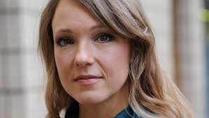 Carolin kebekus (on aging, botox and beauty). Carolin Kebekus Richtet Dramatischen Hilferuf An Ihre Fans