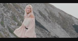 Îți bați copilul la fiecare joc, îl demoralizezi!, mă mai lăsa câteodată să câștig, dar la limită și cu foarte mult efort. Andreea Balan Sarkilari Dinle Andreea Balan Klipleri Izlesene Com