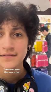 Emme Muniz Lopez Sing