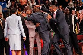 5 видео обновлен 10 июн. Tyler Perry Prays For Lays Hands On Bishop Td Jakes At Potter S House The Christian Post