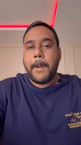 De amanecida y que detalle le hicieron a @rafaperezlaevolucion en  Soplaviento, Bolívar 😅😬 un seguidor le subió a tarima unos bollos con  queso. 🧀👏🏻👏🏻