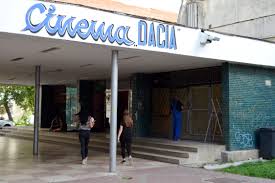 Store / shop, shopping mall, mall. Victor Purice Èi Sabina Glavce Pietrenii Care SalveazÄ Dacia Ziarul Ceahlaul