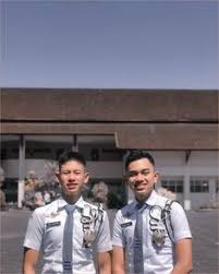 Presiden republik indonesia merupakan pemegang tampuk kekuasaan pemerintahan sekaligus sebagai perwakilan negara tertinggi di indonesia. 35 Ide Tarnus Militer Fotografi Seragam Pria
