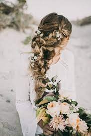 10 Coiffures Dans Le Vent Pour Une Mariee Boheme Et Romantique Mariage Com Coiffure Mariee Boheme Coiffure Boheme Mariage Coiffure Mariee