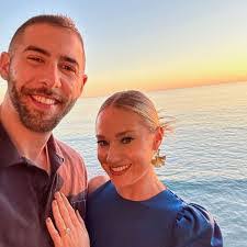 Lindsay Canfield's Instagram, Twitter & Facebook