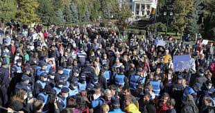 Noile restricții impun accesul altor persoane. AutoritÄƒÈ›ile Au Cedat CredincioÈ™ilor Le Este Permis Accesul La MoaÈ™tele Sf Parascheva FÄƒrÄƒ Buletin