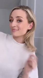 Gretchen Harrison's Instagram, Twitter & Facebook