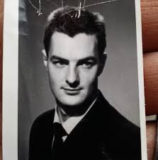 Possibly the greatest van door opening you'll see today. 😊 Cursing the  cameraperson for bloody ruining the ending! 😭