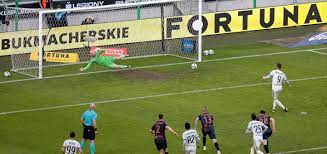Ten artykuł dotyczy sekcji piłkarskiej. Skrot I Gole Z Meczu Legia Warszawa Pogon Szczecin 4 2 Cztery Wesela I Dziesieciopunktowa Przewaga W Tabeli Wideo Legia Warszawa