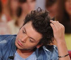 Larmes, tignasse, maman... 10 choses à savoir sur Kev Adams