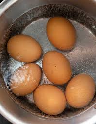 Cómo pelar un huevo cocido: Como Cocer Huevos 12 Trucos Para Huevos Cocidos Perfectos Pequerecetas