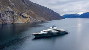 Jeff bezos is in hot water with amazon employees on twitter right now. No Jeff Bezos Didn T Buy The 400 Million Flying Fox Superyacht Robb Report