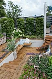 Moderne Gartengestaltung Sichtschutz Bepflanzung Holz Bodenbelag Kleine Hinterhofgarten Moderne Gartenentwurfe Gartengestaltung