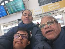 Après avoir quitté le Creps de Reims et un passage chez le parrain  Jean-Claude et la tatie Roseline de Mattheo Gilbert Galard direction la  gare de Reims pour un retour pour nous