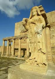 تنديس زيبايى از زمان اشكانيان كه به دست داعش در عراق ويران شد Oriente Proximo Antiguidades Arte