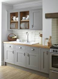 1001 Idees De Decor En Utilisant La Couleur Gris Perle Les Combinaisons Gagnantes Cuisine Grise Et Bois Cuisine Moderne Repeindre Meuble Cuisine