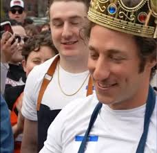 Look at This Jeremy Allen White Lookalike Contest in Chicago