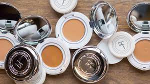 It Cosmetics Confidence In A Compact Foundation With Spf 50 Kami Connection Produtos De Beleza Cosmeticos E Cuidados Pessoais