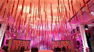 The eminent factor of mughal architecture is its mystifying hues like sea green, turquoise, purple, deep blue, and so on. 7 Wedding Decoration Ideas For Your Big Day