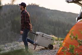 It uses pp plastic & stainless steel & oxford cloth material, with good performance of temperature keeping. 10 Best Wheeled Coolers Hiconsumption
