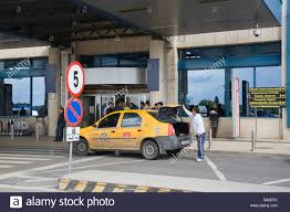 Maybe you would like to learn more about one of these? Otopeni Flughafen Bukarest Rumanien Internationale Abfluge Aussenaufnahme Vom Parkplatz Stockfotografie Alamy