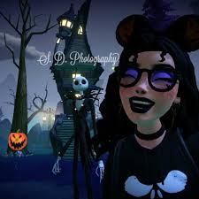 I created some Nightmare Before Christmas clothes and Minnie ears in  Dreamlight Valley! I got the backpack as a drop. I love hangin out with  Jack!💀🖤🎃