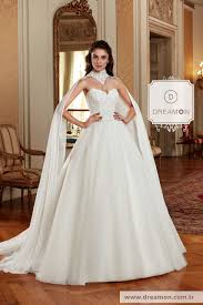 Model Cellini Kristal Prizma Ve Boncuk Islemeli Ust Bedeni Tul Etekleriyle Kollardan Acilan Kanat Peleriniyle Sade Fakat Gosterisli Cellini Modeli Dreamon