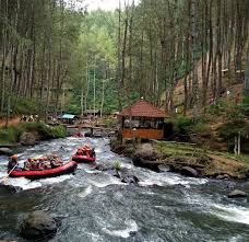 Di sini terdapat bermacam spot yang menarik untuk dikunjungi. Harga Tiket Masuk Rafting Sungai Pangalengan Cikulbak Bandung Juni 2021 Wisatakaka