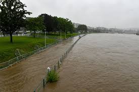 In belgië kwamen door de zware regenval, overstromingen en het instorten van huizen al minstens zes. 4bf3or6wpc2nvm