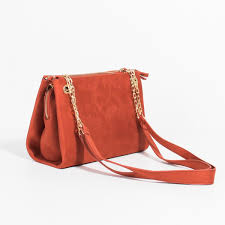 Diese Tasche Ist Nicht Zu Grell Und Passt Daher Zu Vielen Farben Z B Blau Olivgrun Curry Bordeaux Taschen Bordeaux Und Blau