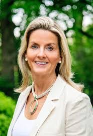 Laurie Busch's Instagram, Twitter & Facebook