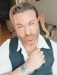 Tristan Aronovich lança músicas através das gigantes Virgin Records e Moda  Music