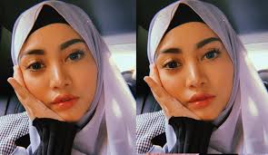 Di unggahan terakhirnya, rachel tampak membiarkan rambut hitamnya terurai. Berat Tutup Aurat Rachel Vennya Berhijab Karena Paksaan Suami