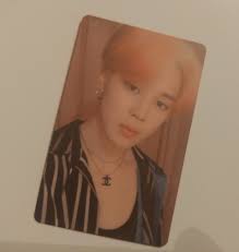 IF SOMEONE LIVES IN THE US AND ITS A LIZ BIASED, I order an album and I got  a Liz photocard ( also I have a Gaeul and Wonyoung photocard from I've