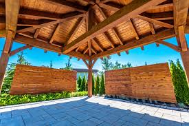 They run horizontally, parallel with the ridge of the timber frame. King City Hip Gazebo Gazebos Timber Frame Solutions