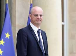Cette séquence sportive n'est pas sans rappeler la séance de danse à laquelle avait assisté le ministre de l'education dans une école du xixe arrondissement de paris le 2. Qui Est Aurelia Devos La Nouvelle Femme De Jean Michel Blanquer Sur Buzz Insolite Et Culture