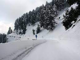 Although, the chill in air starts in november, the winter in essence lasts for only two months; Extremely Harsh Winter Season Starts In Kashmir And North India Times Of India Travel