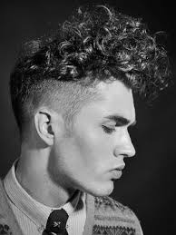 Undercut Hairstyles For Men Coiffure Homme Cheveux Boucles Coiffure Homme Coupe Cheveux Frises Homme