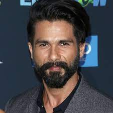 Symmetrical and well proportioned, an oval face shape does pretty much any hairstyle, yet some mens haircuts may look best on oval faces. Best Hairstyles For Each Male Face Shape