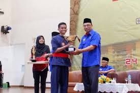 The largest silat lesson involved 12,393 participants and was directed by grandmaster ym syeikh dr. Psscutm Juara Kejohanan Wajadiri Silat Cekak Pusaka Hanafi Negeri Johor 2018 Utm Newshub