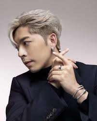 大叔的愛》主角田田和阿牧MIRROR 成員ANSON LO 與EDAN LUI 久違重聚，戴上BVLGARI 詮釋情人節心意- MING'S