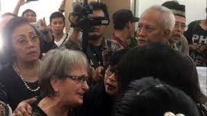 Ia menyebut mantan suaminya itu telah menelantarkan yana zein dan memiliki banyak istri. Ibunda Berencana Memindahkan Makam Yana Zein Ini Alasannya Tribunnews Com Mobile