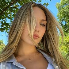 Molly Ziegler's Instagram, Twitter & Facebook