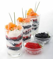 Würziger lachs trifft in diesem rewe rezept auf cremige avocado: Vorspeise Glas Kase Lachs Und Kaviar Stockfotos Freeimages Com