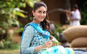 Kareena Kapoor In Latest Movie Singham Returns Smile Look Desktop Background Owing to the wrongdoings partnered with shades of malice like dark cash. kareena kapoor in latest movie singham